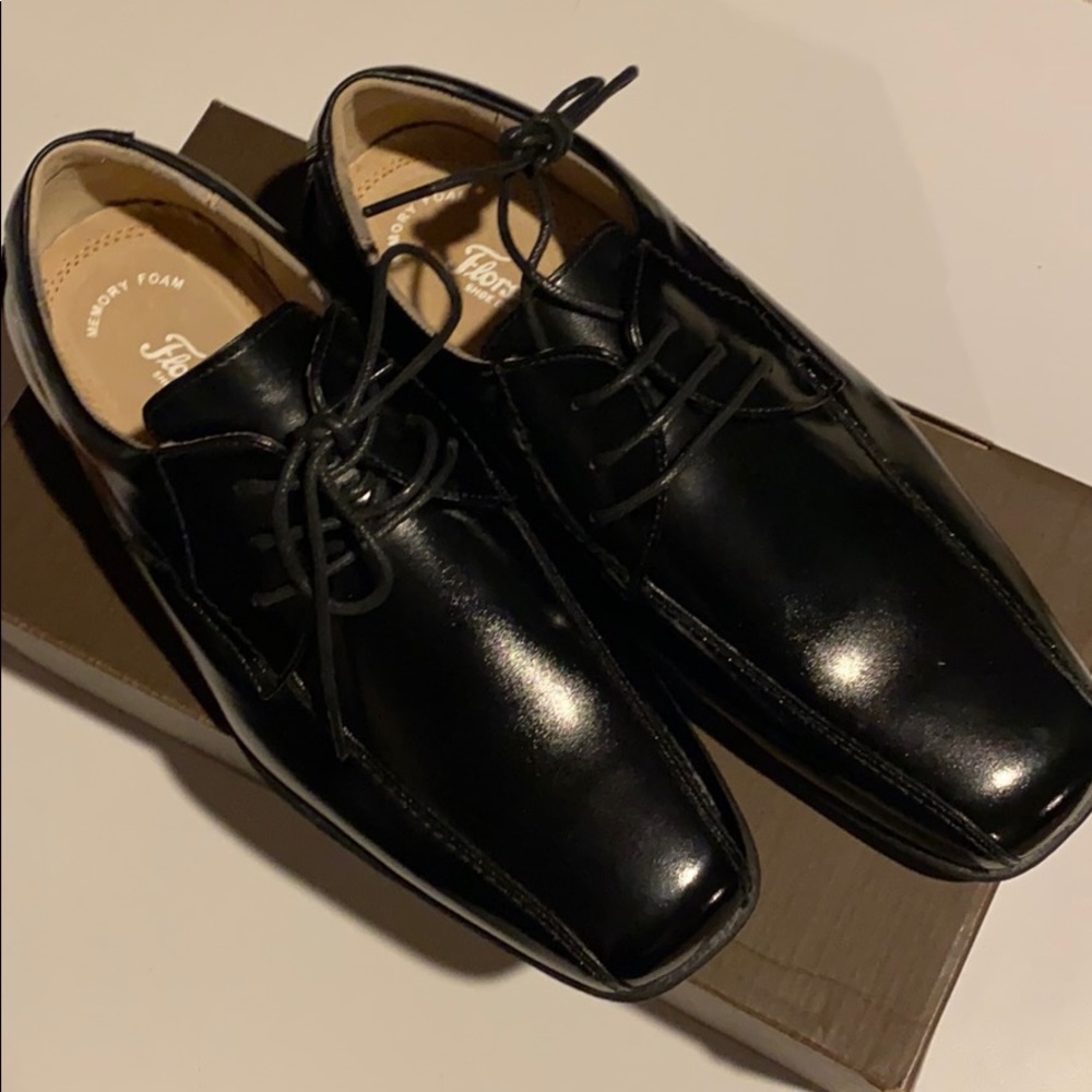 Brand new Florsheim boys dress shoes size 6M